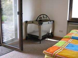 Kinderbett, Ausgang zur Terrasse