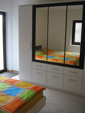 großer Schrank, Ausgang zur Terrasse