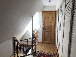 mit Treppenabsicherung