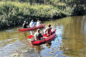 Kanu fahren im Kanal neben dem Park, Kanuvermietung im Park am gute Preise