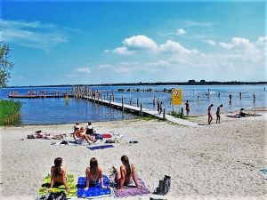 Strandspaß in Zeewolde mit dem Atol, ein natürliches Schwimmbad