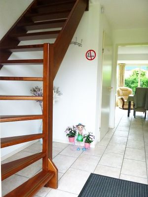 Treppe und Durchgang zum Wohnzimmer