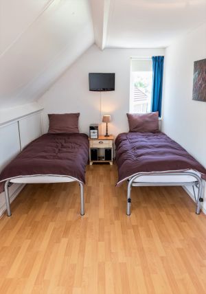 Größte Kinder-Schlafzimmer mit TV, Schreibtisch und toilettentisch