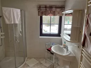Zweites Bad mit Dusche/Wc
