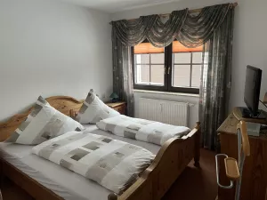 Zweites Schlafzimmer mit Fernseher/Kabelanschluss