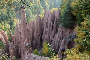 gut zu erwandern sind die Erdpyramiden, die absolut sehenswert sind.