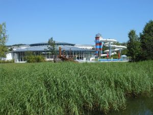 Schwimmbad Insel Paradies nur 700 m entfernt.