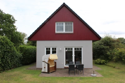 Ferienhaus in Prerow: Ferienhaus Kiek Över mit Sauna und Kamin in Prerow