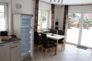 Neuer Essbereich mit Ausgang zur Terrasse