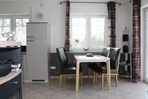 Essbereich mit 4 Lederstühlen