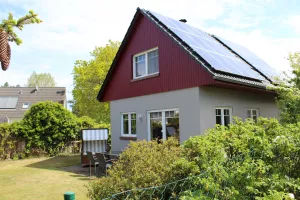 Terrassenmöbel mit 4 Stühlen, Sonnenschirm und Strandkorb