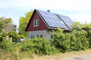 Hausansicht von der Strasse aus