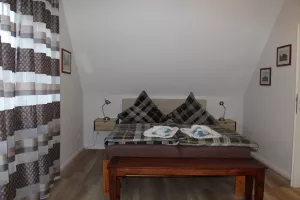 Schlafzimmer mit Doppelbett 160x200