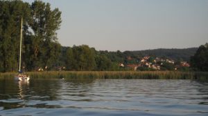 Blick vom See aus zur Ferienwohnung
