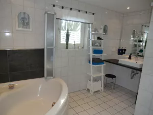 Bild 1: Ferienhaus mit Hund, zwischen Büsum u. St. Peter, Sauna, Kamin, WLAN