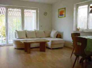 Ihr Wohnraum ist hell, freundlich und geräumig, sowie modern eingerichtet.
Breite Fensterfront über die gesamte Süd/West-Seite. 
Terrasse zur Süd/West-Seite.