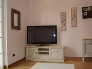 Der 55" Sat-TV im Wohnraum.