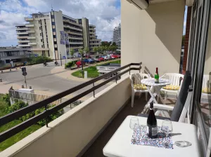 möblierter Balkon