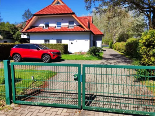 Parkplatz am Gebäude