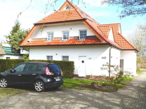 Parkplatz direkt am Gebäude