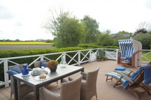 große Terrasse im Süden, weiter Blick in die Natur