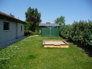 grosses Grundstück mit viel Platz zum ungestörten Spielen