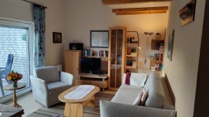 gemütlich und schöner Blick in den Garten