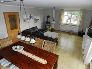 Kuscheliges Feuer im Kamin, HD -Flachbildschirm mit Blueray DVD, Ledercouchlümmeln ist angesagt.