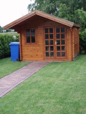 Gartenhaus mit 4 Fahrrädern und 2 Bollerwagen