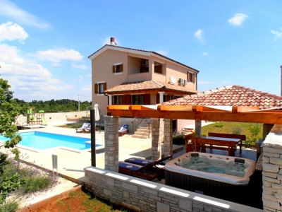 Ferienhaus in Svetvincenat: Villa Stokovci mit Pool und Whirlpool
