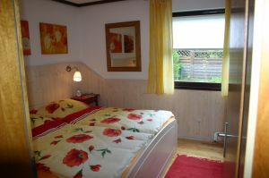 Ferienhaus EifelNest Schlafzimmer 1 Bild 14: Idyll. Ferienhaus EifelNest & uneinsehb. Sonnenterrasse mit Fernblick