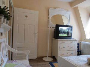 mit wunderschönen Ausblick in das ROTHAARGEBIRGE.