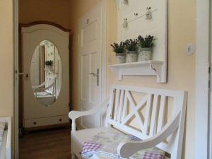 Unser " Lavendelzimmer " hat ein Einzelbett. Das Bett ist ausziehbar zum Doppelbett.