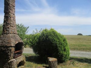 Dieser ca. 100 qm große Grillplatz gehört mit zur FEWO mit BERGBLICK.
Bei schönem Wetter können Sie die Abendsonne genießen.