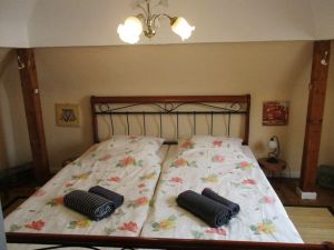 Unser " TURMZIMMER " liegt eine Etage höher als die FEWO mit Bergblick.