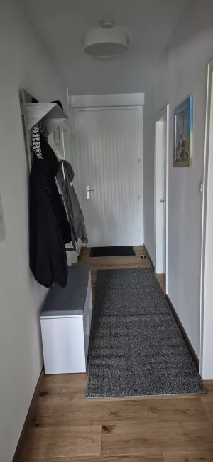 Flur mit Garderobe Bild 5: Nordsee Ferienhaus strandnah - Hund willkommen - WLAN - NEU mit Magenta TV
