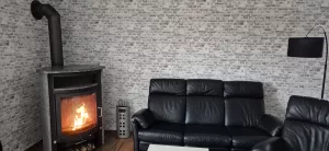 Wohnzimmer mit Kaminfeuer Bild 13: Nordsee Ferienhaus strandnah - Hund willkommen - WLAN - NEU mit Magenta TV