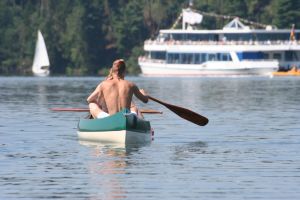 Bild 11: Ferienwohnung mit Terrasse am Möhnesee, Garten, Liegewiese und Grillkamin
