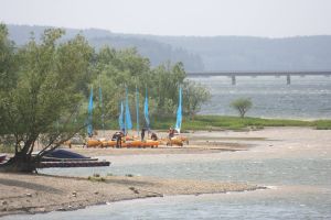 Bild 12: Ferienwohnung mit Terrasse am Möhnesee, Garten, Liegewiese und Grillkamin