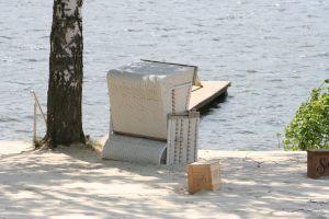 Bild 13: Ferienwohnung mit Terrasse am Möhnesee, Garten, Liegewiese und Grillkamin