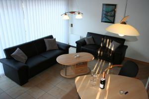 Bild 4: Ferienwohnung mit Terrasse am Möhnesee, Garten, Liegewiese und Grillkamin