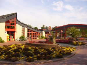 Kurzentrum im Ferienpark mit Schwimmbad, Sauna,Restaurant, Minigolf etc.