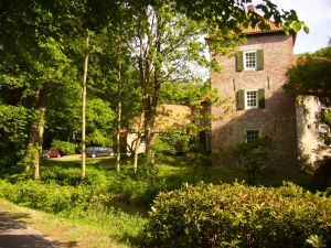 Die Burg Berum - hier hat schon Alt-Bundespräsident Horst Köhler seinen Urlaub verbracht.