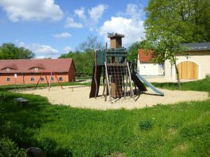 Kinderspielplatz "Luginsland" nur 130m entfernt