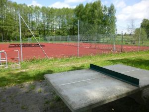 Tennisplatz / Tischtennis und soccey
Hockeyball-Spielfeld für 2 bis 6 Personen, nur 200m von der Unterkunft entfernt