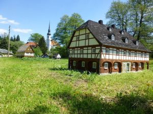 Freilicht-Umgebindehaus-Ausstellung mit größter Dorfkirche Deutschlands
