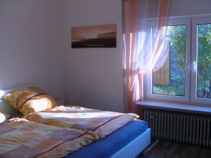 Schlafzimmer Das Schlafzimmer mit Doppelbett und Hartschaummatratzen, auf denen sich traumhaft schlafen lässt