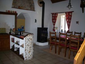 Großer Esstisch für bis zu 6 Personen