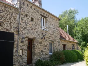 Bild 1: Maison Biemont, normannisches Natursteinhaus 16. Jahrhundert, Kamin