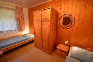 Das zweite Schlafzimmer mit zwei Einzelbetten.